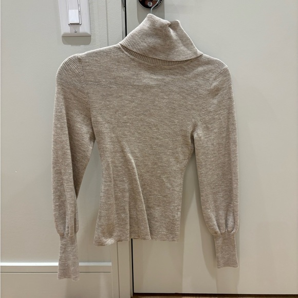 Aritzia turtleneck colour heather oatmeal (light beige) size S - Picture 1 of 3